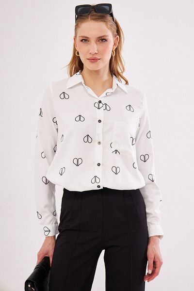 armonika Weißes gemustertes Langarmhemd mit Faltendetail und einer Tasche für Damen ARM-24Y001015