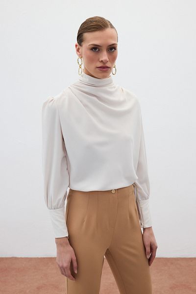 Sateen Bluză cu drapaj de culoare bej