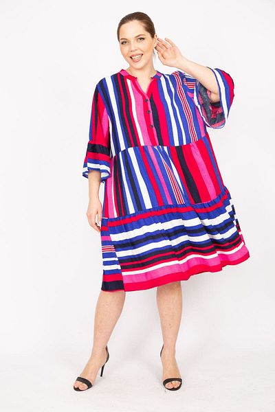 Şans Γυναικείο ύφασμα Fujya Plus Size υφασμένο φόρεμα V-λαιμόκοψη με κουμπιά με στρώσεις 65n35831