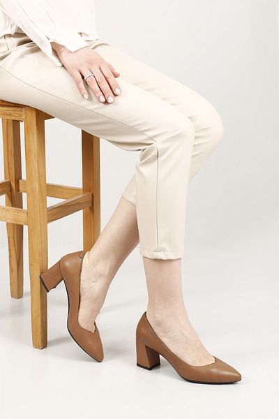 GÖNDERİ(R) Women/Girls Light Tan Pointed Toe Medium Thick Heeled Genuine Leather Shoes