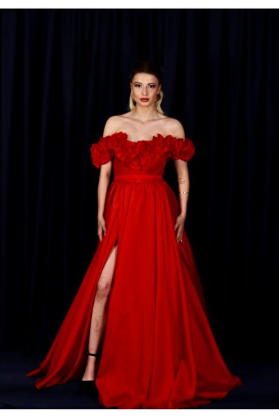 Megi Gelinlik Romantik çiçek detayları ve cesur yırtmaç tasarımlı Abiye