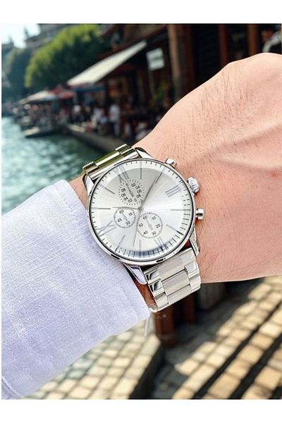 Leerybee Silver Color Steel Strap Men's Wristwatch