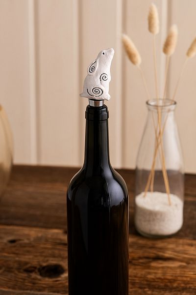 Puckator Decorative Resin Moon Gazing Hare Wine Bottle Stopper, 13 Cm