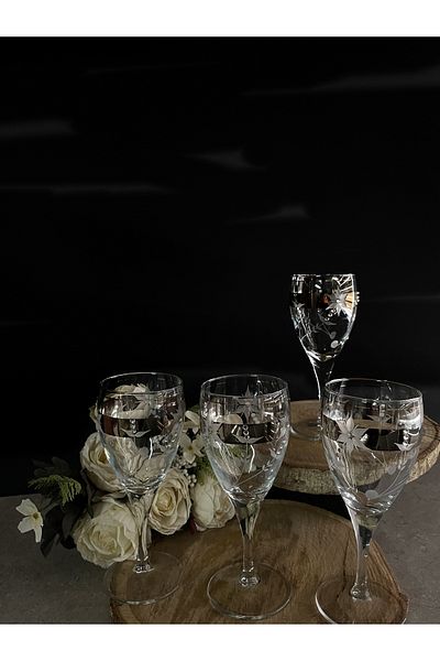 DECOSTYLE Decor with Silver Legs Is Decorated with 4 Pieces of Decor and High-Quality Stones