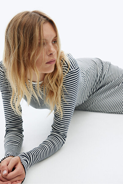 H&M Arkası Derin Yuvarlak Kesimli ve Ribanalı Elbise