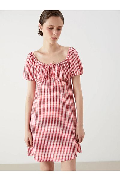 LC Waikiki Μίνι φόρεμα LCW Vision με κόκκινο δεμένο γιακά Gingham