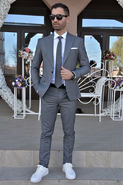 Sunt Romanesc- Atelier de croitorie Men's suit, blue-gray.