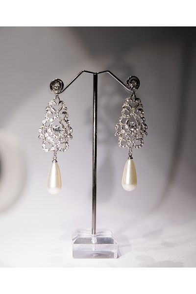CHARM Statement earrings with white pearl and filigree pattern