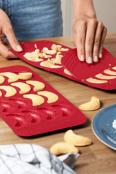Tchibo 2 Pcs Silicone Vanilla Crescent Baking Mats, Red