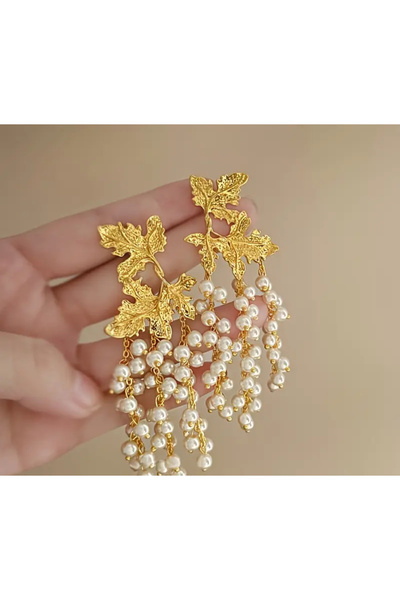 LİLİBETH BİJOU Altın Yaprak ve İnci Detaylı Sallantılı Küpe