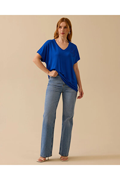 SEÇİL V Yaka Nakışlı Penye Tişört