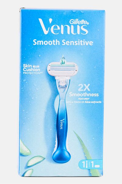 Gillette Women Venus Smooth Sensitive Shaving Razor With Aloe Extracts, Blue