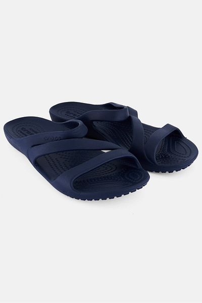 Crocs صندل نسائي سهل الارتداء، أزرق داكن
