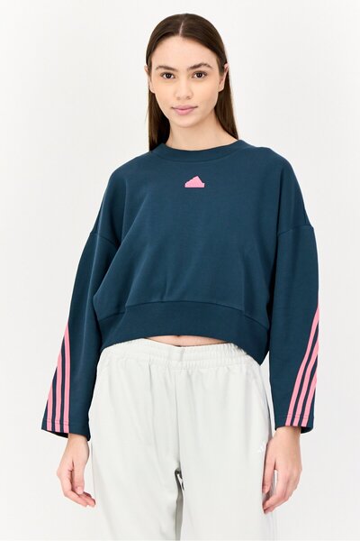 adidas سويت شيرت نسائي رياضي بأكمام طويلة وشعار العلامة التجارية مناسب للأنشطة الخارجية، باللون الأخضر