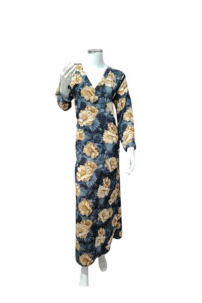Lia Tasarım Comfortable, elegantly embroidered jalabiya