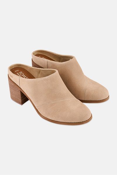Toms حذاء إيفلين سهل الارتداء من جلد الغزال للنساء، بيج