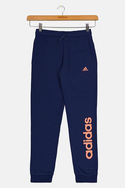 adidas بنطال رياضي خارجي بشعار العلامة التجارية للأطفال البنات، أزرق داكن