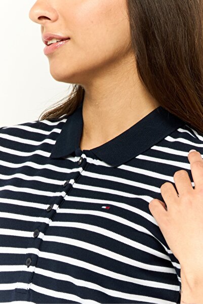 Tommy Hilfiger قميص بولو نسائي مخطط قصير بياقة واسعة، متعدد الألوان