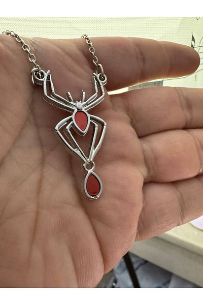Herşey Nota Spider Spider Gothic Red Elegant Necklace – Symbol of Gothic Chic and Courage