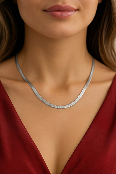 Lorvia قلادة على شكل قلب بسلسلة مسطحة إيطالية فضية اللون - موديل مجوهرات نسائ...