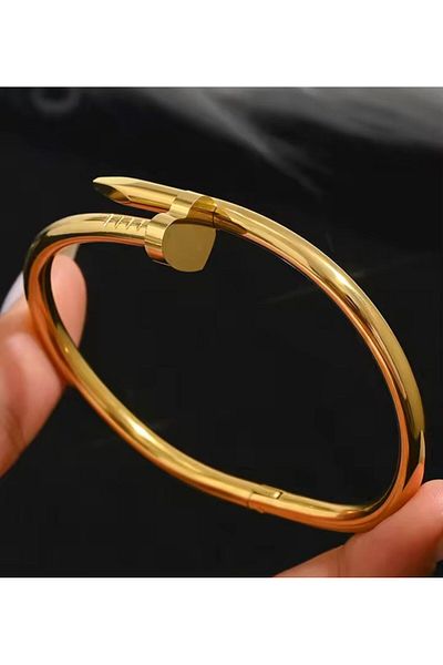 BY YASİN TOPÇU Heart Nail Form Minimalist Handcuff Bracelet