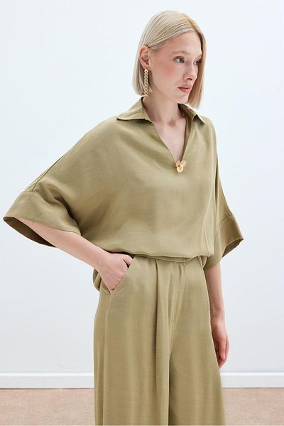 Sateen بلوزة كاجوال مع إكسسوارات - كاكي