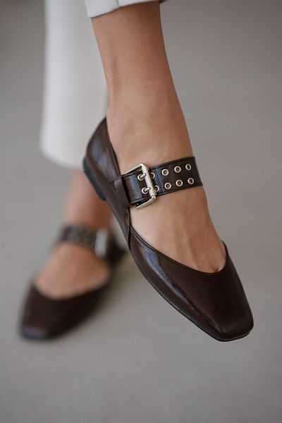 selinshoes Venny Blunt Toe Staple Buckle Λεπτομερείς γυναικείες μπαλαρίνες - Bitter Brown