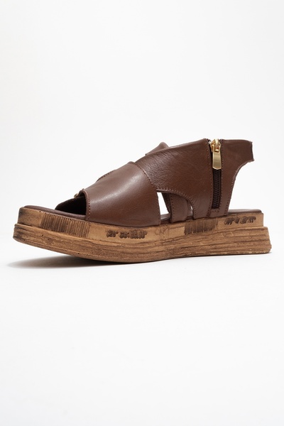 LuviShoes Dámské sandály LEVINE hnědé barvy z pravé kůže s přezkou a bočním zipem