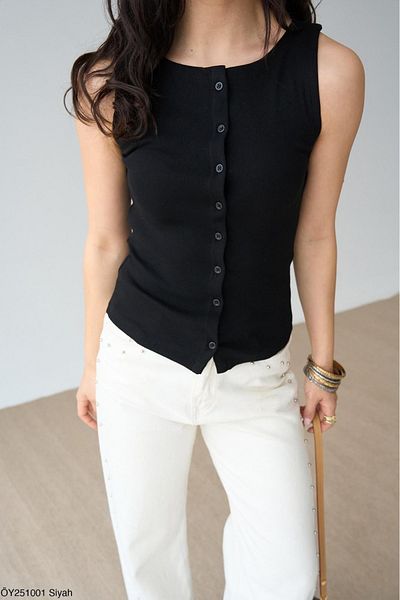 Qu Style Women's Black Crew Neck Buttoned Blouse