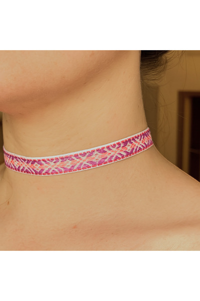 SYAZE Pink-White Patterned Thin Choker Necklace