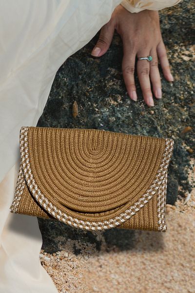 SOFT Straw Clutch Bag with White Edge – Handheld, Summer Model