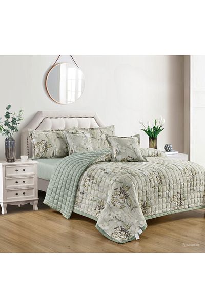 Mark Practical summer double bed duvet set with a printed design, made of the finest microfiber materials.