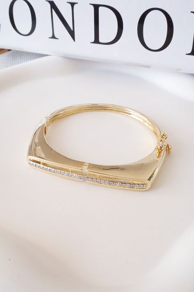 DEMOKAN Women's Bracelet Imported Vip Series Baguette Model Angled Tarnish-Free Handcuff Bracelet