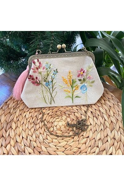 Home Cream Linen Hand Embroidered Vintage Style Bag. Lining and Chain Detailed. Embroidery 100% Handmade 25X15 Size