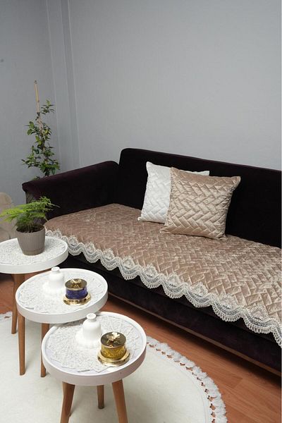 DECORA CASA HOME COLLECTİON Луксозен кадифен калъф за диван с неплъзгаща се основа и бродиран капитониран мотив от дантела