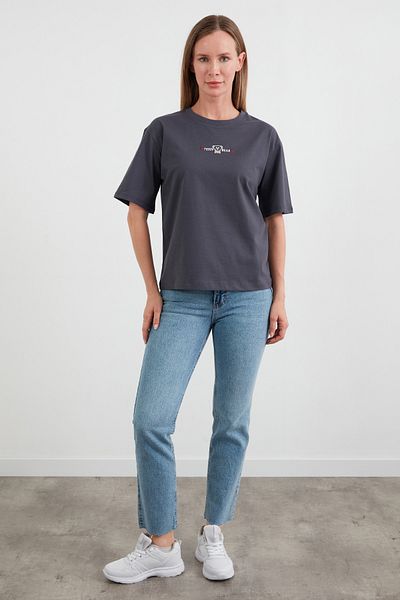 Fulla Moda Tricou cu gât crew cu broderie text ursuleț