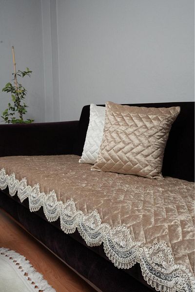 DECORA CASA HOME COLLECTİON Луксозен кадифен калъф за диван с неплъзгаща се основа и бродиран капитониран мотив от дантела