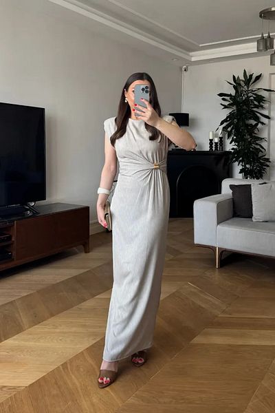 Tuba Butik فستان طويل مع تفاصيل إكسسوارات Drapeli