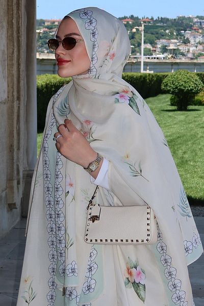 carell Tuğba Arslanbaş Aydın's Choice Rosmina Cream Monogram Flush Shawl