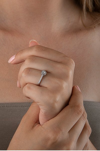 innuendo jewelery 925 Ayar Gümüş Pırlanta Montürlü Kare Taşlı Yüzük