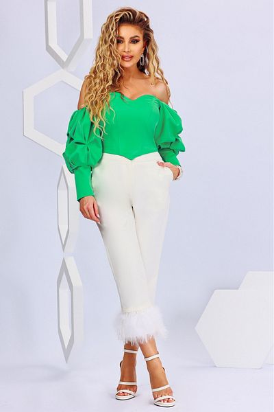 Atmosphere Fashion White pants with feathers