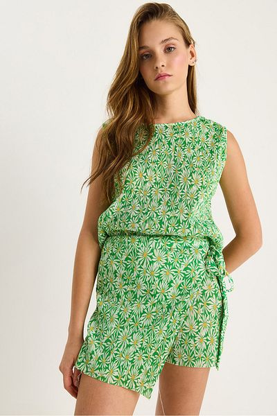 Bianco Lucci Women's Flower Pattern Pleated Sleeveless Blouse with Tie Waist Mini Shorts Set 60283484