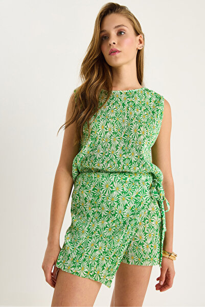 Bianco Lucci Women's Flower Pattern Pleated Sleeveless Blouse with Tie Waist Mini Shorts Set 60283484