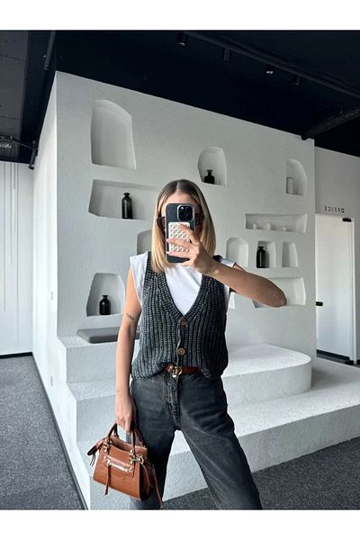 Silerra Knitwear Sleeveless Buttoned Vest - Black