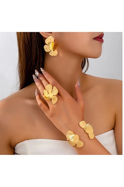 mos&more Gold 4 Piece Stylish Women's Bracelet-Earring-Ring Set