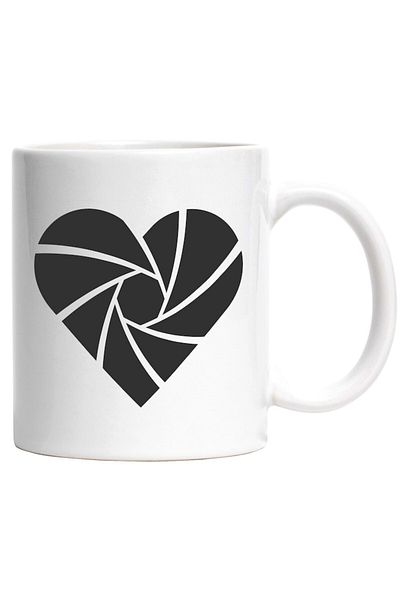 INOVATIX Personalized white mug, a heart shaped like a camera lens, INOVATIX®. 330ml