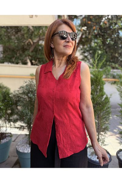 DenizEge Sleeveless Guipure Shirt Red