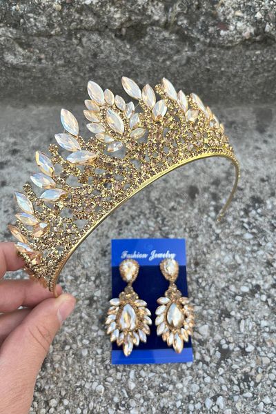 Hobigram Madeline Bridal Set – Gold Crown and Wide Shuttle Earrings Set, Henna Wedding Accessory