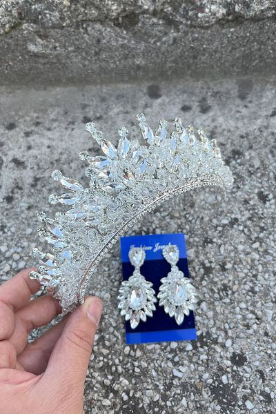 Hobigram Daisy Silver Crown and Wide Shuttle Earrings Set – Sparkling Evening Dress Bridal Set