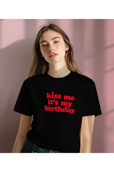 YEACHY Unisex Kiss Me It's My Birthday εμπριμέ μπλουζάκι